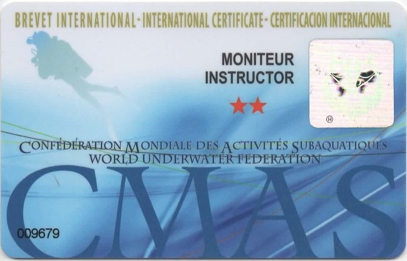 BREVET DE INSTRUTOR DE MERGULHO DE 02 ESTRELAS  - RENOVAÇÃO 05 ANOS.