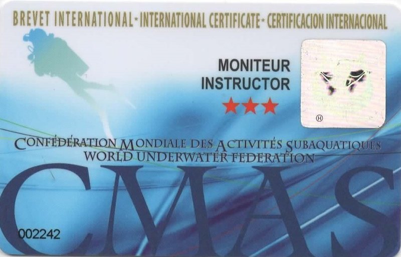 BREVET DE INSTRUTOR DE MERGULHO DE 03 ESTRELAS  - RENOVAÇÃO 05 ANOS.