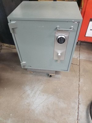 Amsec steel safe with digital lock and 2 shelves