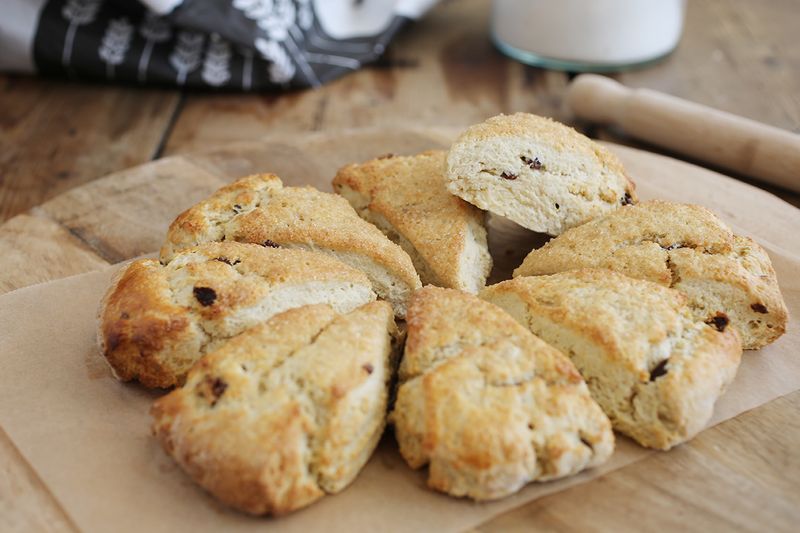 Sultana scone qty 8