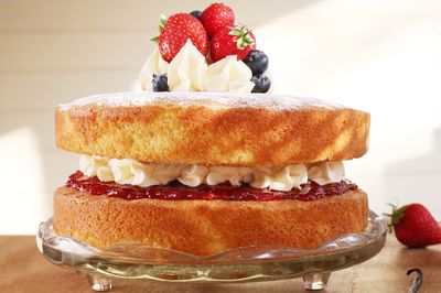 Small Victoria sponge with fresh cream