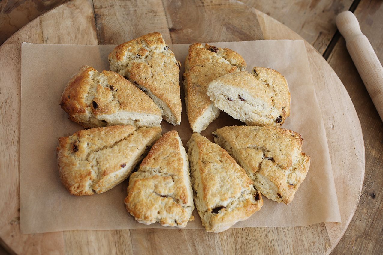 Currant scone qty 8