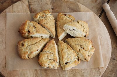 Currant scone qty 8