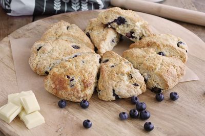 Blueberry &amp; white chocolate scone qty 8