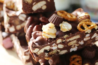 Peanut butter &amp; pretzel rocky road slab