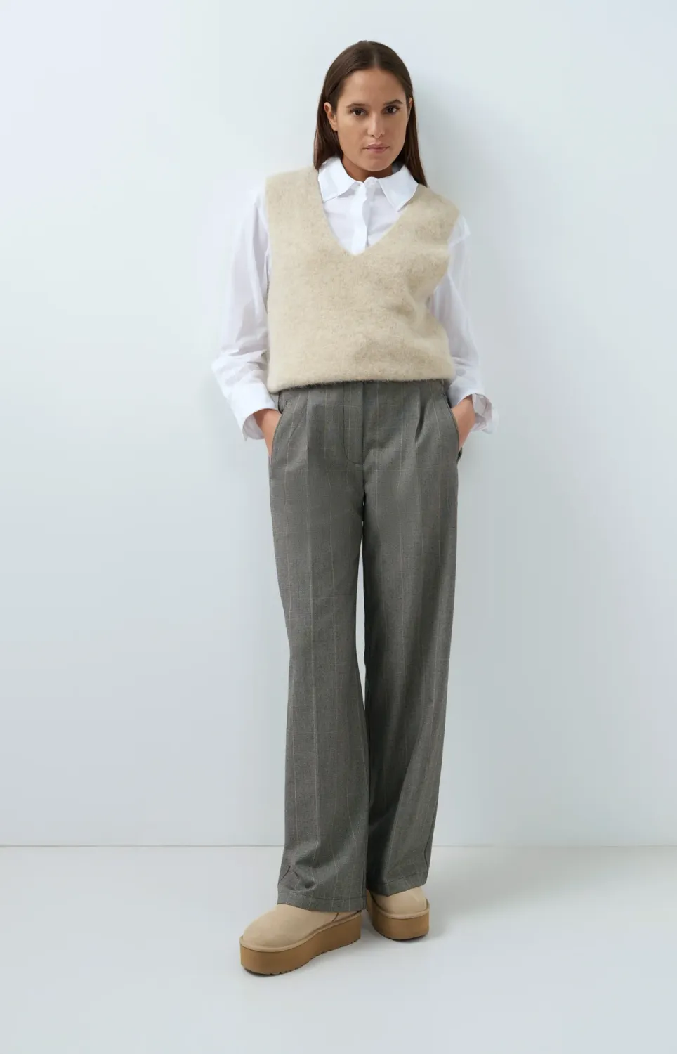 Woven Wide Leg Check Trousers with Pleat Details - Hole Black Dessin