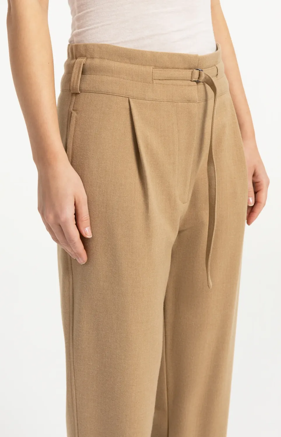 High-Waist Trousers with Belt Detail - Cornstalk Brown Melange