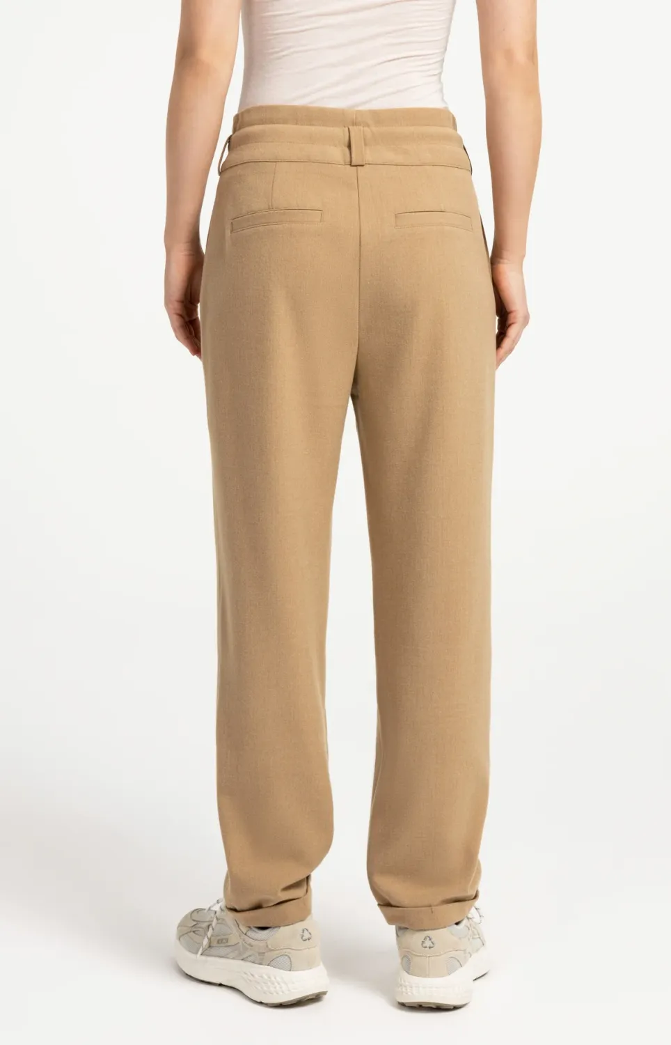 High-Waist Trousers with Belt Detail - Cornstalk Brown Melange