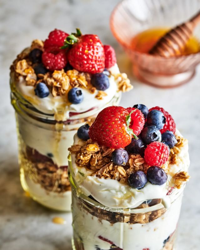 Parfait con granola y frutas