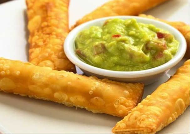 Tequeños de queso con guacamole