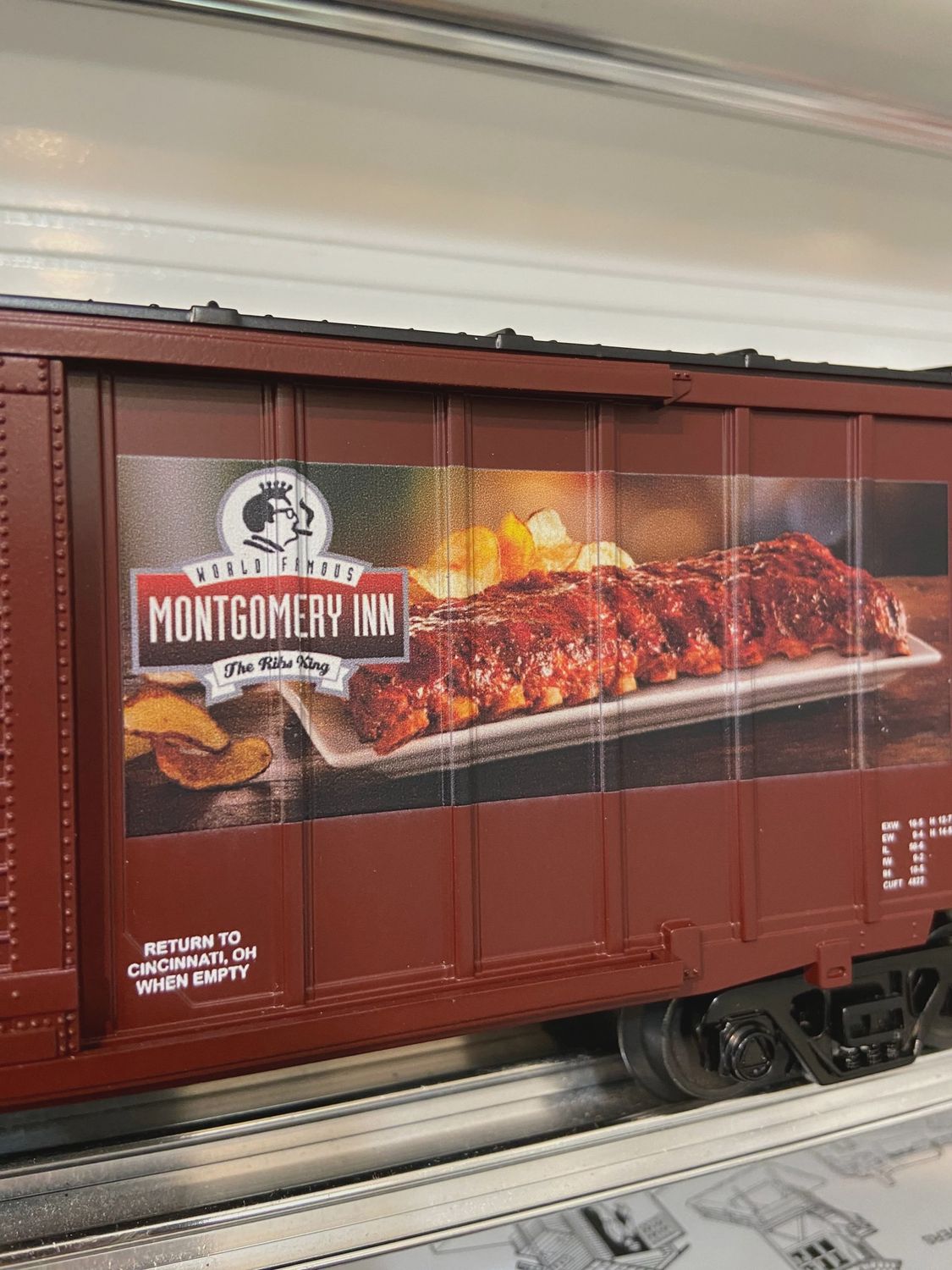 30-71088 - Montgomery Inn 50’ Modern Box Car