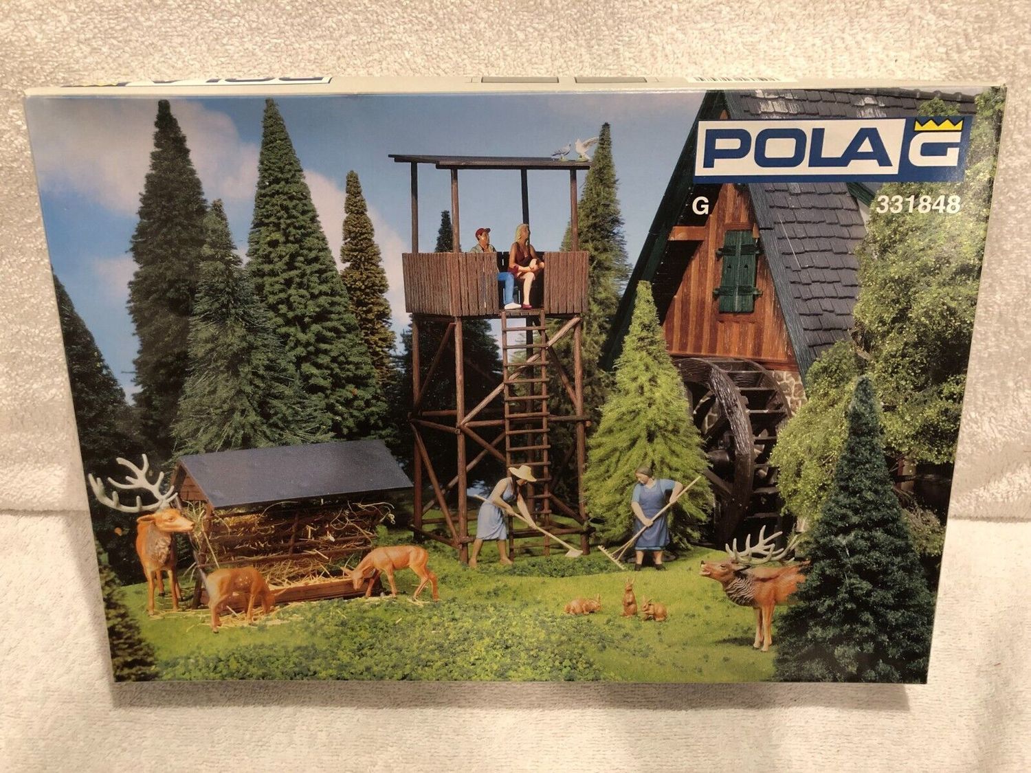 G3311848 - POLA Raised Hide with Crib