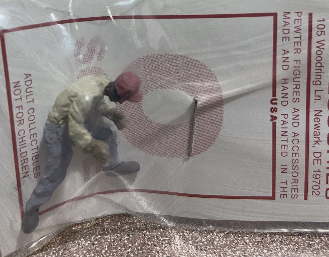 a1289 - Worker Bending