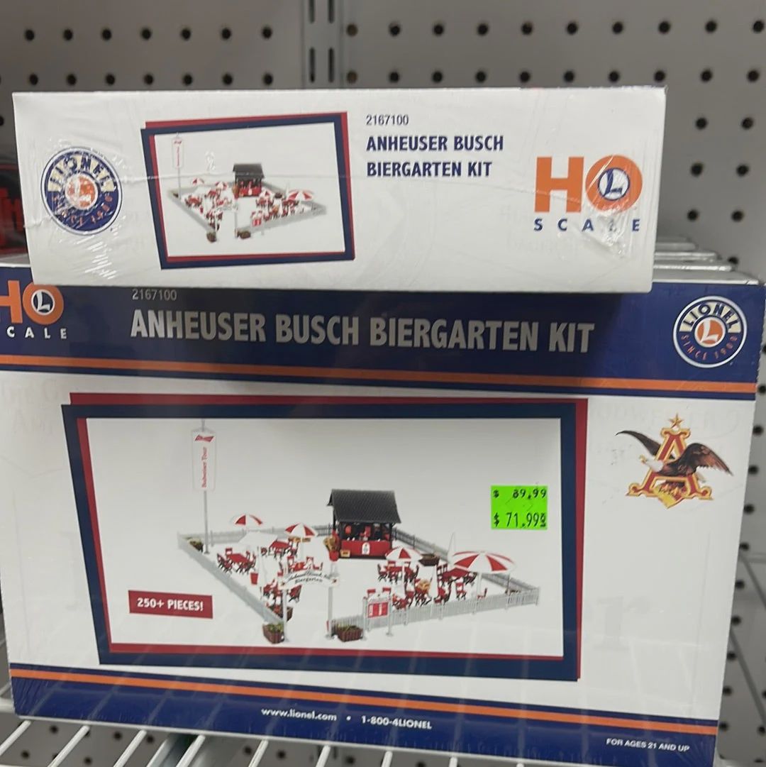 2167100 - HO Anheuser Busch Biergarten Kit