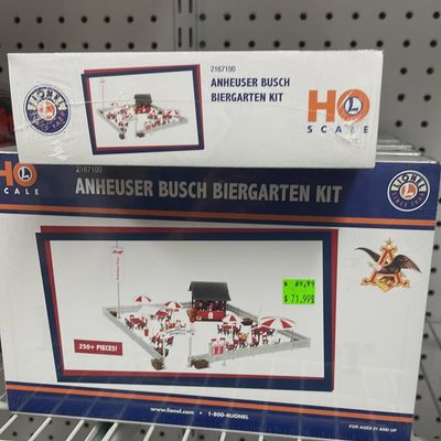 2167100 - HO Anheuser Busch Biergarten Kit