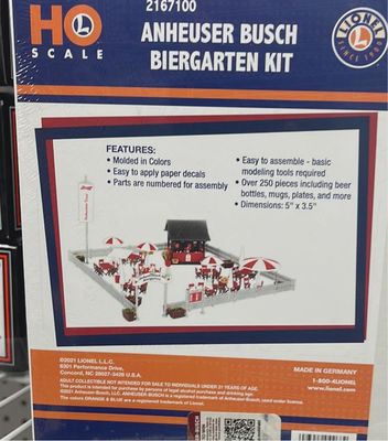 2167100 - HO Anheuser Busch Biergarten Kit