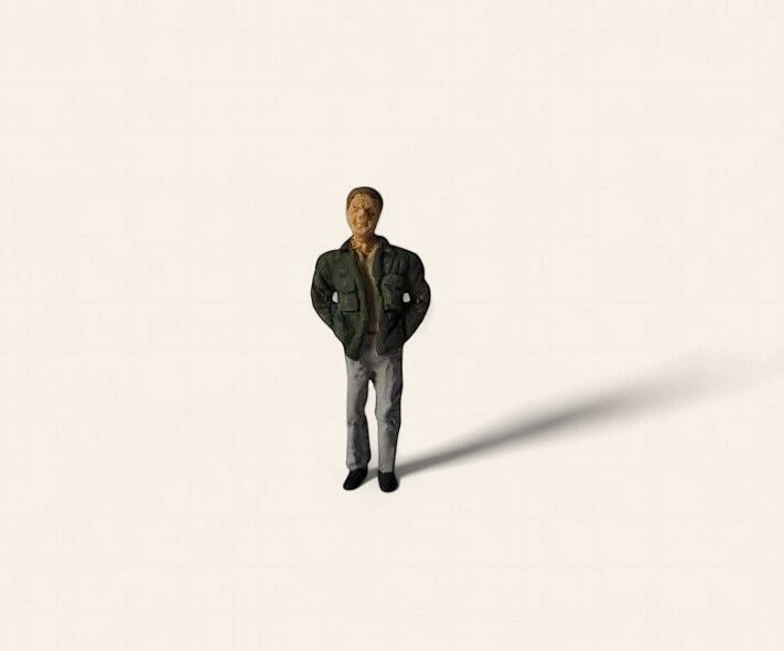 A1122 - Standing Man