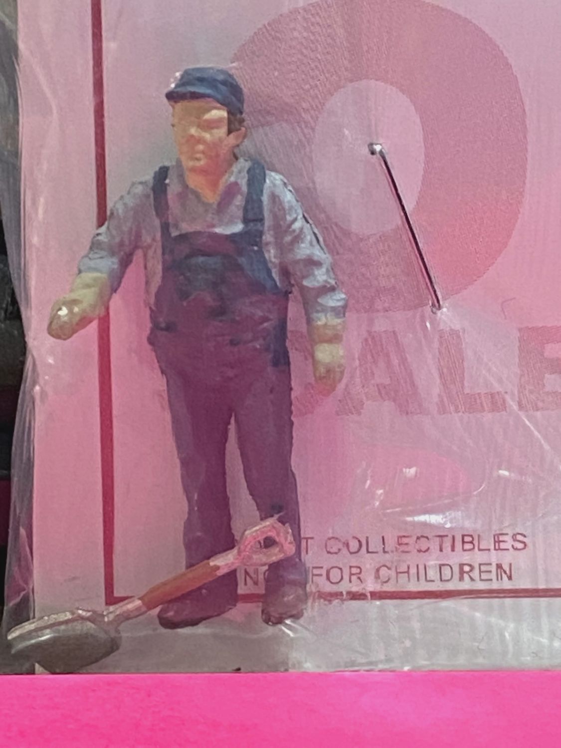 a1407 - Standing Fireman with Shovel