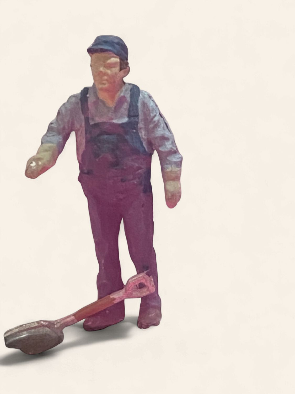 a1407 - Standing Fireman with Shovel