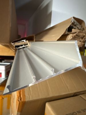 TrainRacs - Aluminum Display Shelf for O or HO Gauge / 6 Foot Long