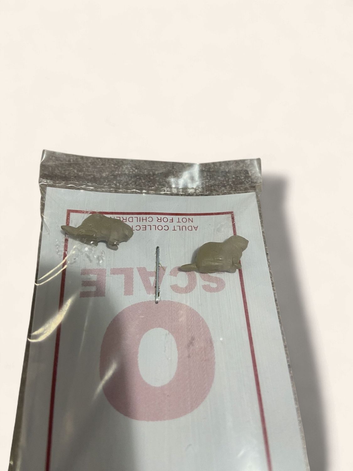 A1347 - 2 GROUNDHOGS