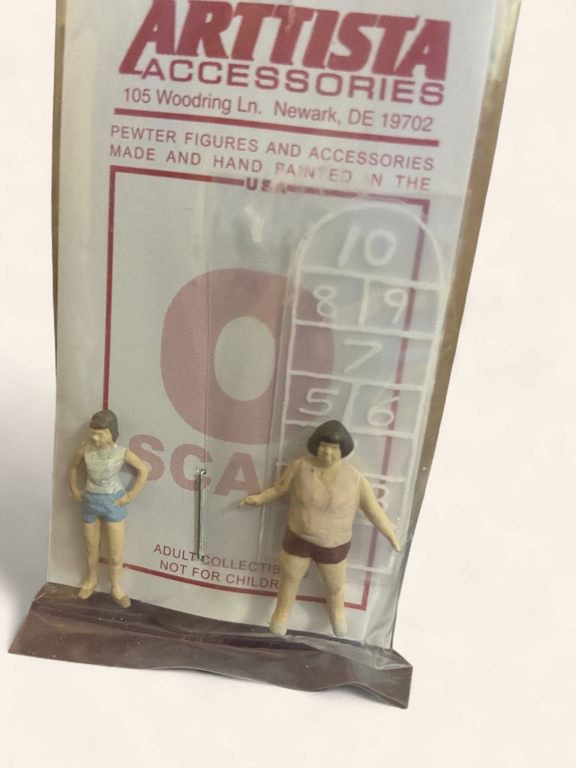 A1588 - 2 Girls Playing Hopscotch