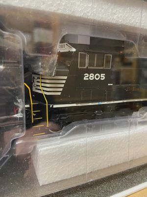 athg69317 - ATHG69317	 HO SD75M w/DCC &amp; Sound, NS #2805