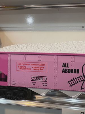 30-70142 - Cancer Awareness O Gauge RailKing 3-Car 4-Bay Hopper Car Set