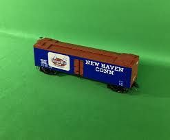 80-94060 - HO GAUGE Hummel Brothers R40-2 Woodside Reefer Car #65151