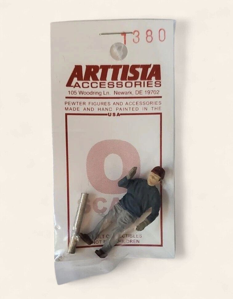 A1380 - WORKER CARRYING PIPE