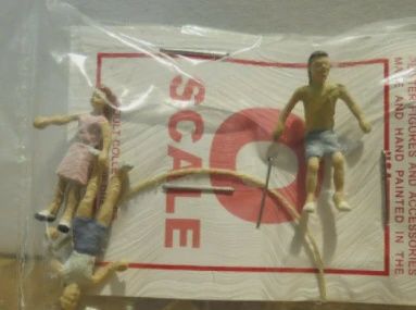 A1569 - 3 Girls Jumping Rope