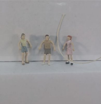 A1569 - 3 Girls Jumping Rope