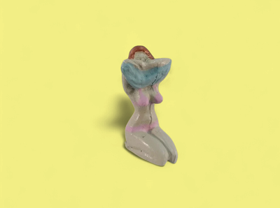 A1525 - Woman Taking Off Top