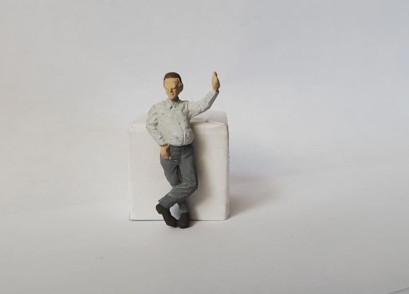 A1575 - Another Leaning Man