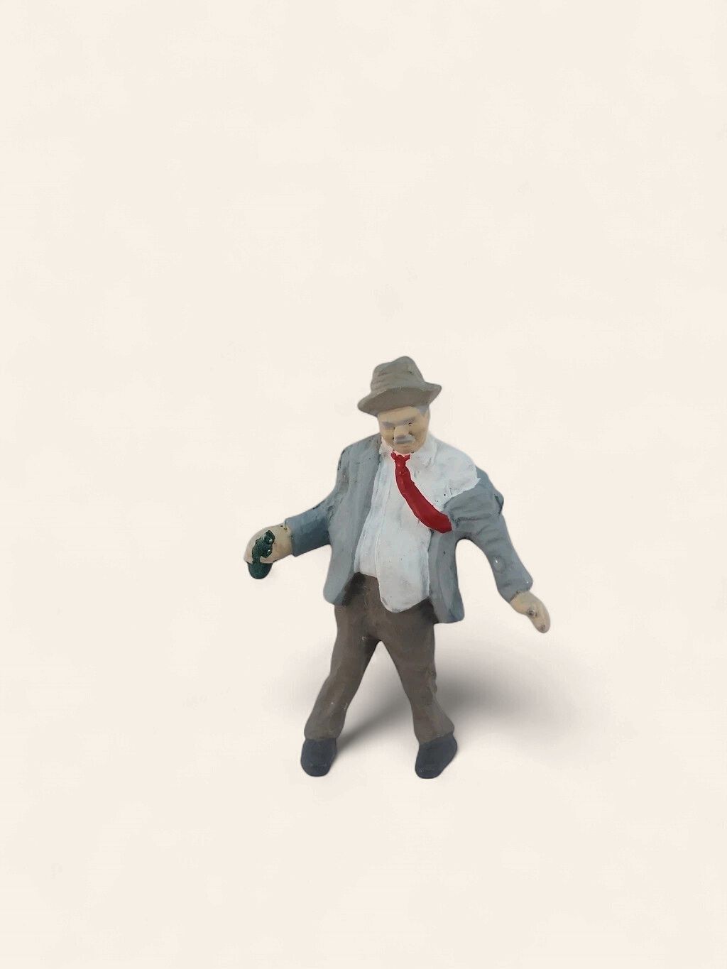 A1422 - DRUNK MAN with BOTTLE