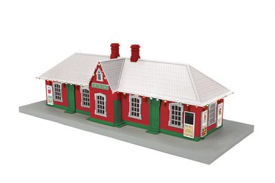 30-90761 - O Scale RailKing Christmastown Country Passenger Station w/Operating Christmas Lights