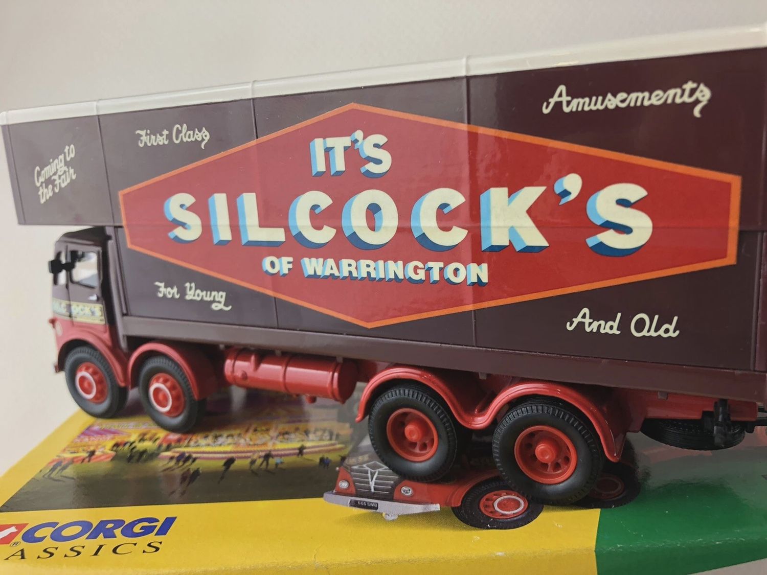 12601 - CORGI #12601 SILCOCK'S CLOSED POLE TRUCK CIRCUS SET SHOWMAN'S RANGE