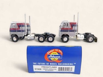 91908 - HO Scale Athearn 91908 2-Freightliner Truck Owner-Operator Silver/Red Model