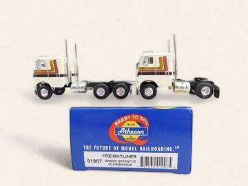 91907 - HO Scale Athearn 91907 2 Freightliner Truck Owner-Operator Glow/Bronze Model