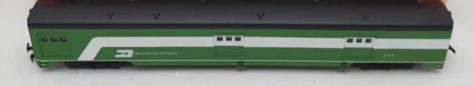 48030 - HO Scale Burlington Northern Smooth Side Baggage Car 225