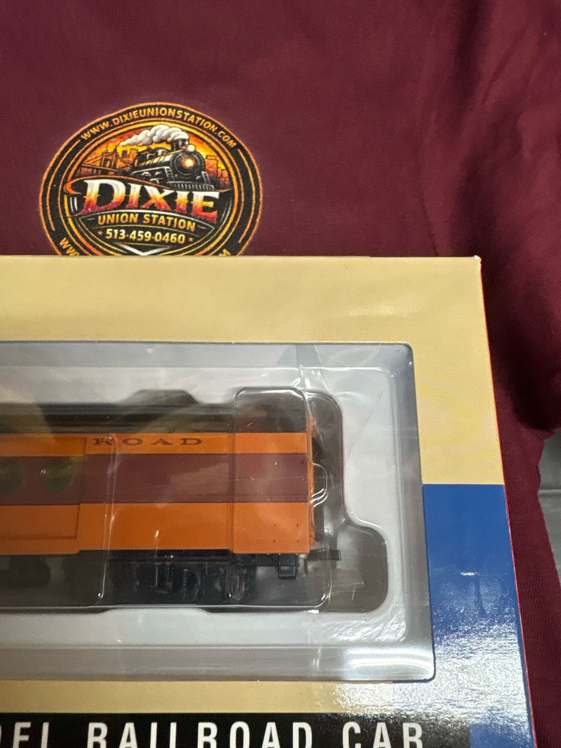 932-9202 - 1955 Twin Cities Hiawatha Express Car #1 w/Conductor's Window - Ready to Run -- Milwaukee Road #1330-1336 (orange, maroon, black)