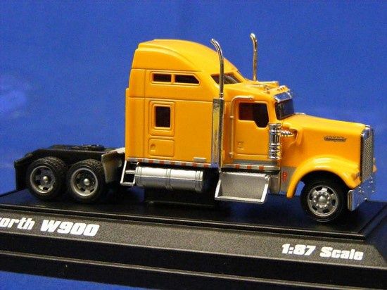 62110y - HO - Kenworth W900 tractor/sleeper yellow