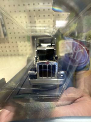 61106bk - HO - Peterbilt 389 Tandem Axle Tractor - BLACK