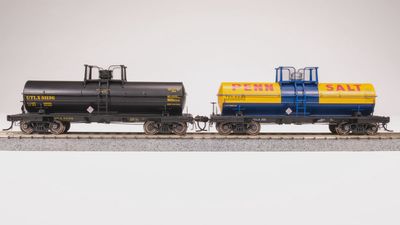 7668 - 6000 Gallon Tank, Late 1950's Variety 2-pack C, HO (UTLX, Penn Salt)