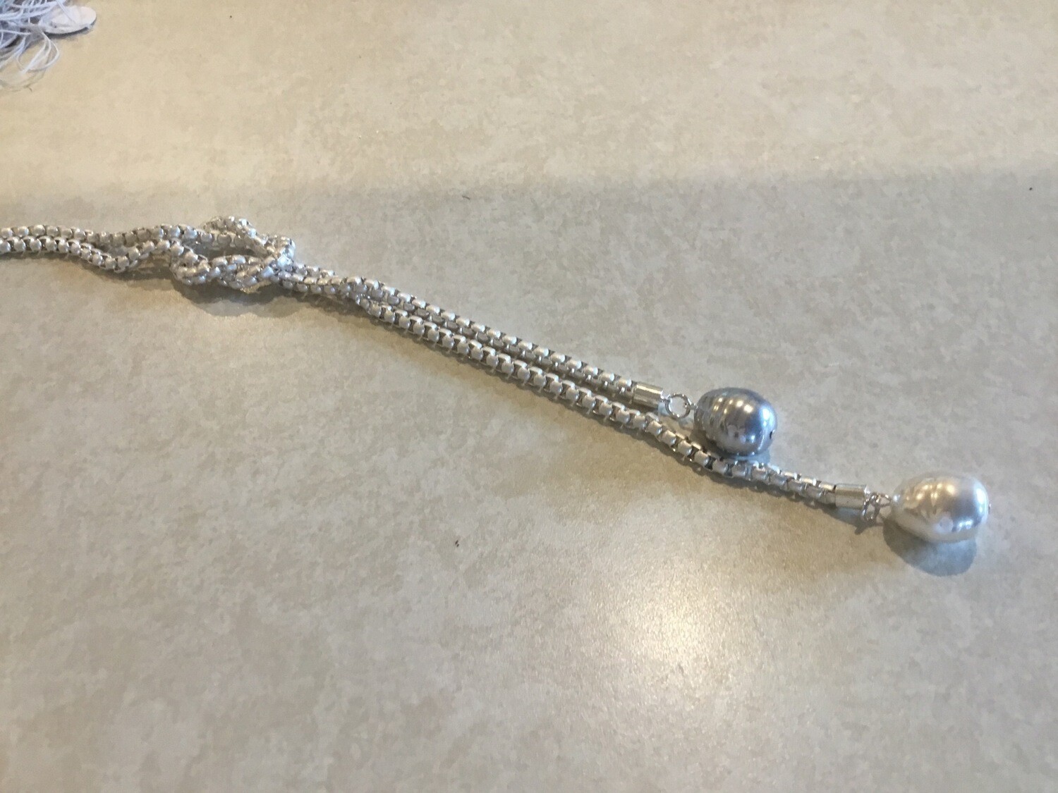 Long Silvery Necklace With Knot And Gray And White Pearls