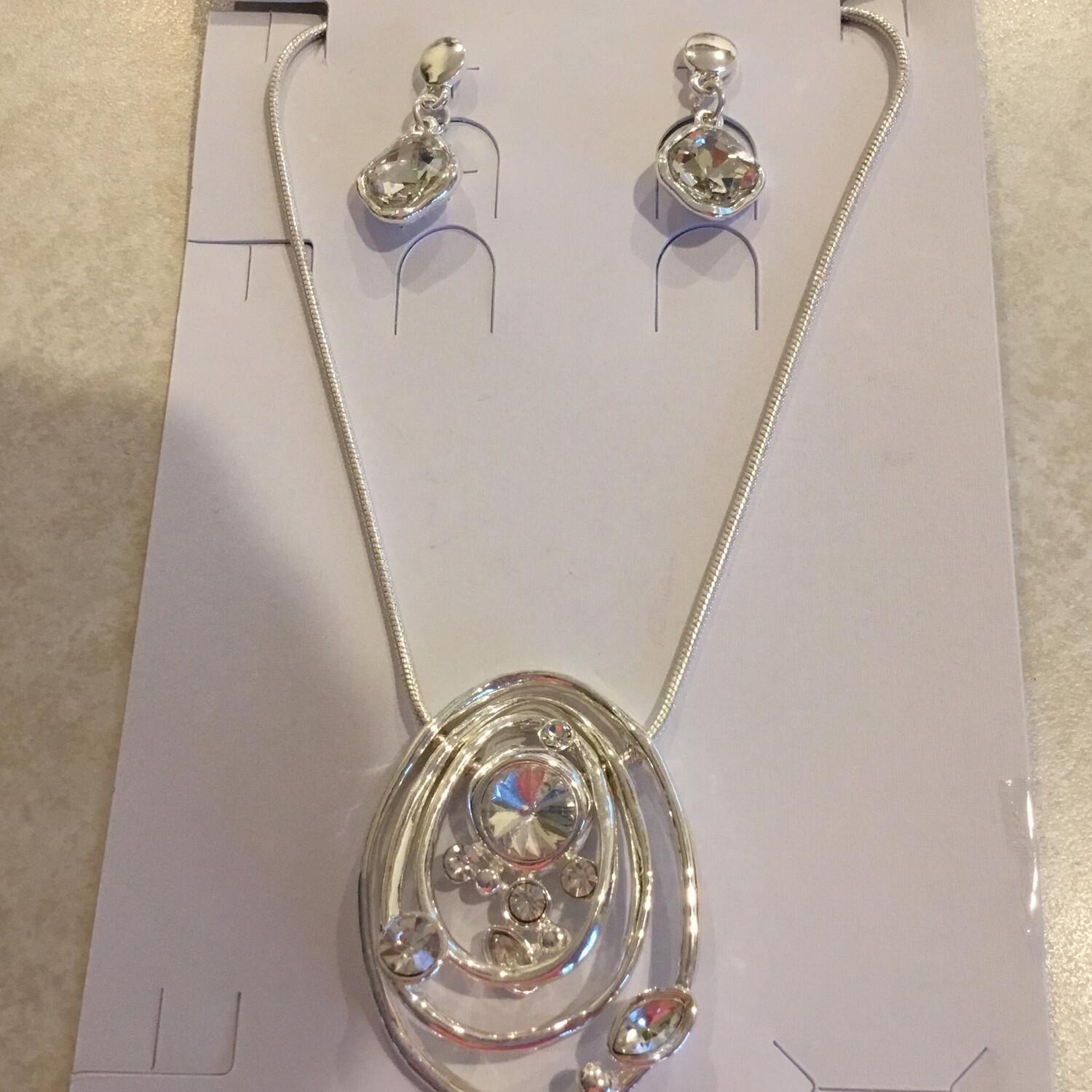 Necklace And Earring Set With Oval And Crystal 