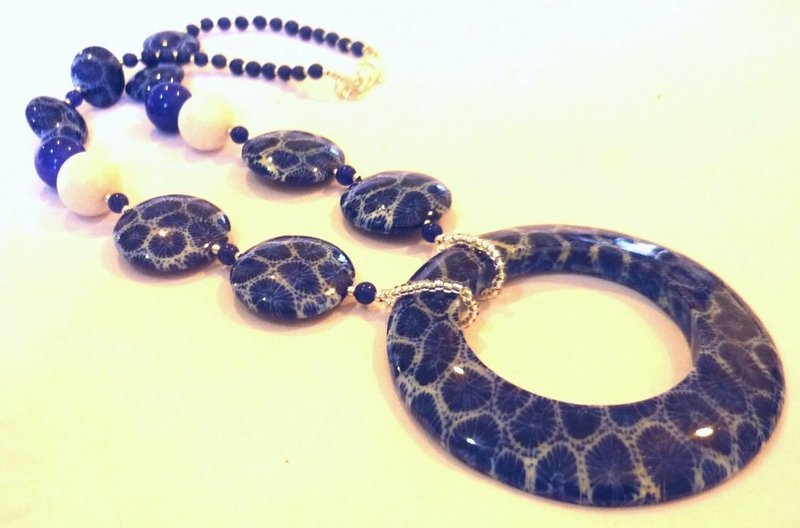 Blue Coral White Coral Short Necklace Blue Coral White Coral Short Necklace