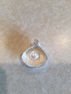 Sterling Silver Shell Pendant with Mabe Pearl Sterling Silver Shell Pendant with Mabe Pearl