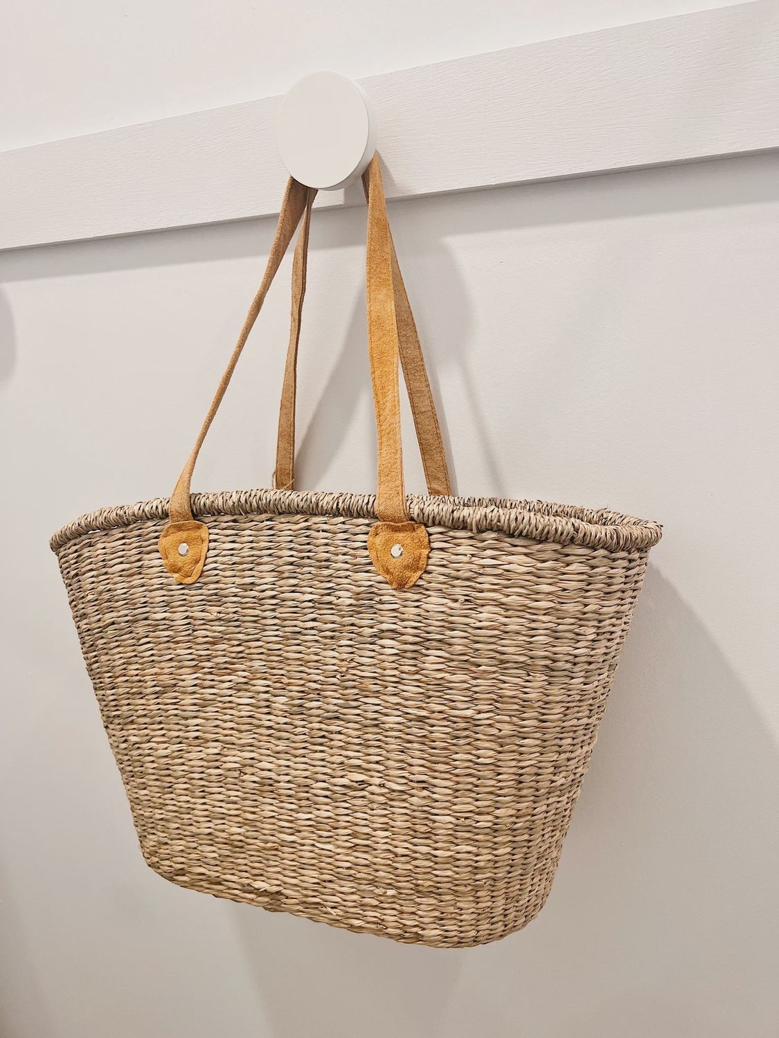 Oval Seagrass Basket Long Leather Straps