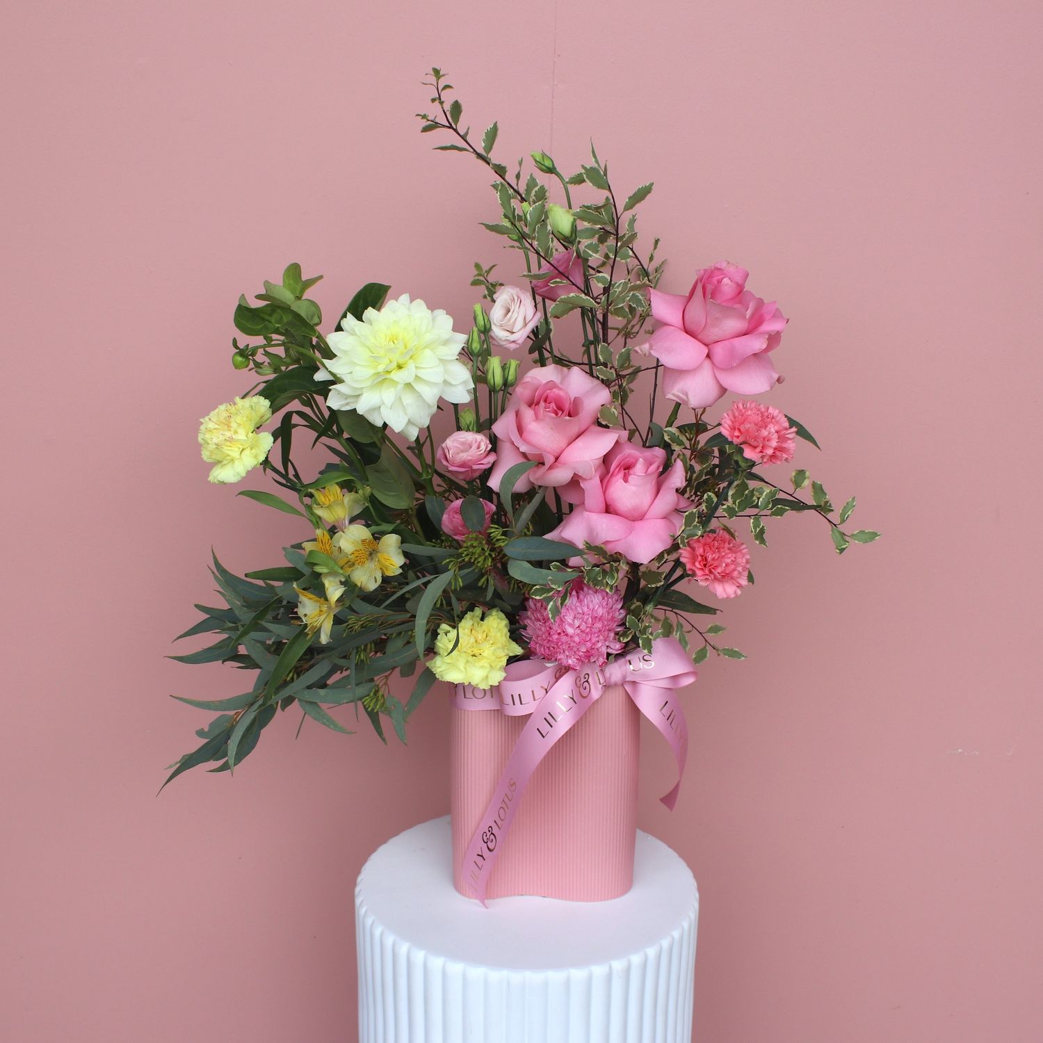 BEAUTIFUL VASE  (CURVED ) ARRANGMENT, Colour: Pink Vase